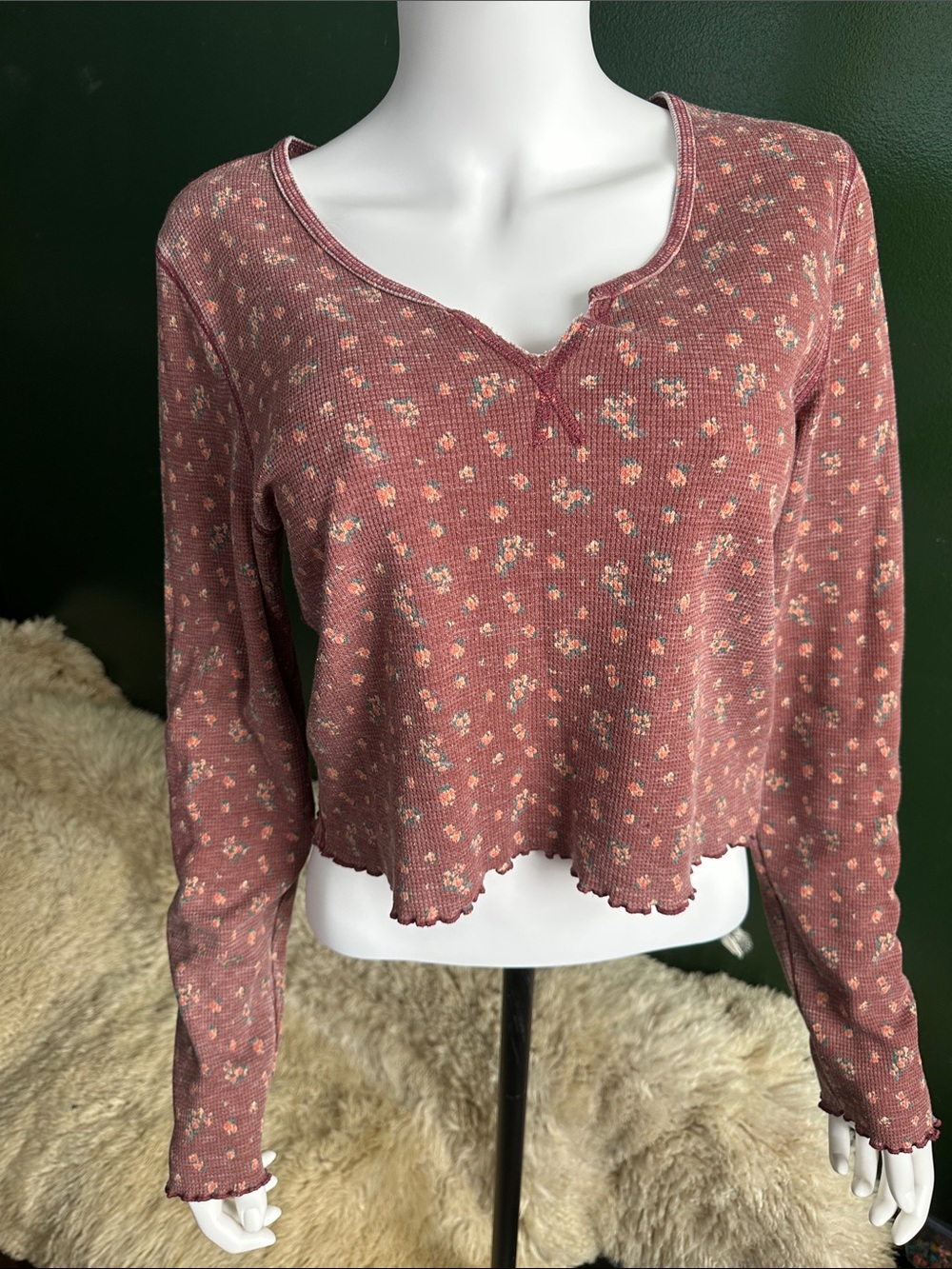 American Eagle Outfitters Floral Notch Cropped Long Sleeve Top - Dusty Rose